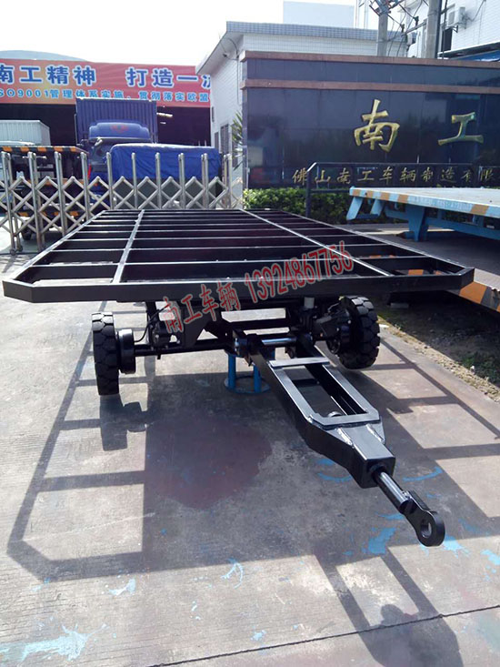 1677813837819560.jpg 警用亭底盘拖车5.jpg