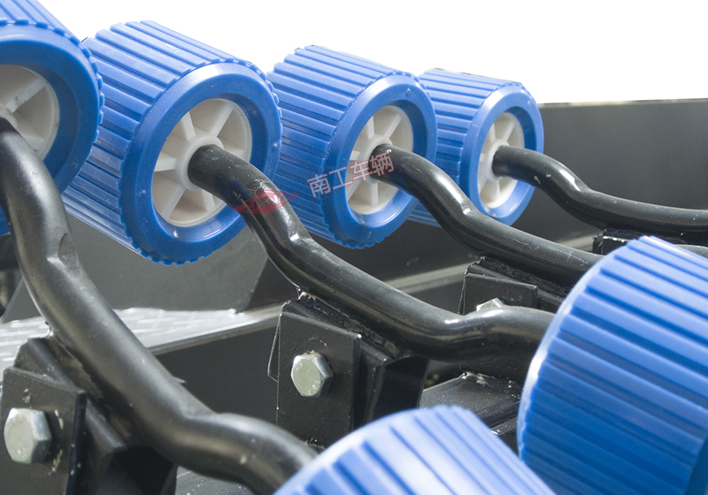 1677896780681911.jpg 游艇拖车3.jpg